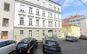 Zeus Design Apartment Schlosspark Schoenbrunn