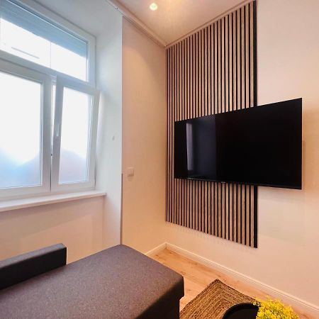 Zeus Design Apartment Schlosspark Schoenbrunn Vienna Exterior photo