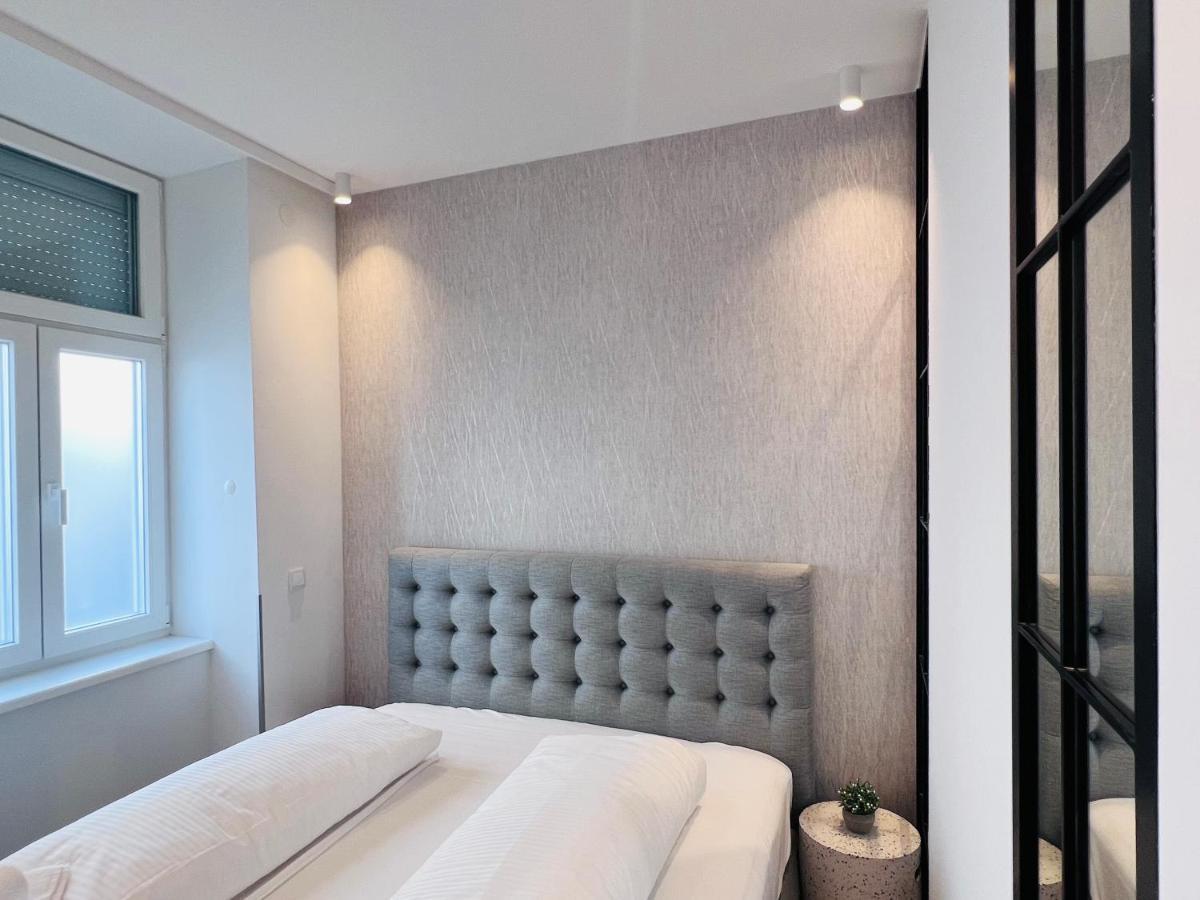 Zeus Design Apartment Schlosspark Schoenbrunn Vienna Exterior photo